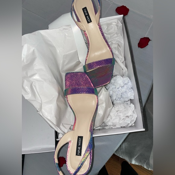 Metallic Sling back Sandals - Picture 3 of 8